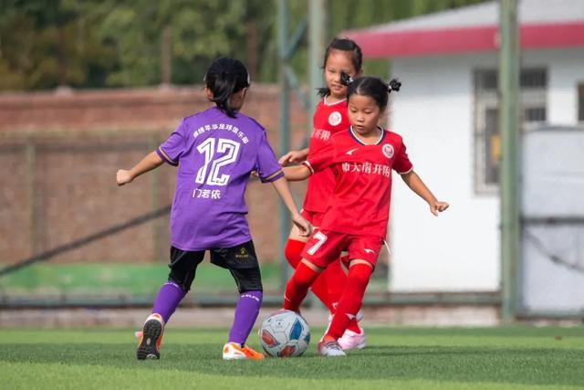 哈登签订三年合约，年薪逐步上升至3400万美元